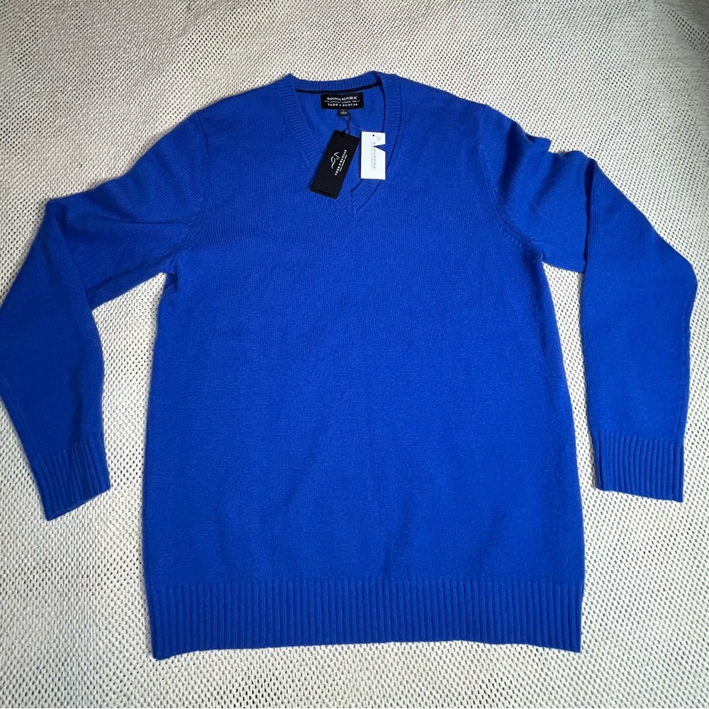 Banana Republic 100% cashmere V neck   Sweater men large .